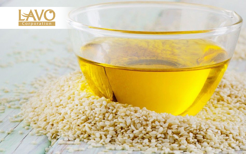 Chăm sóc tóc bằng lô hội.