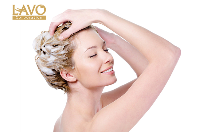 Gội dầu sau khi bị ướt mưa.