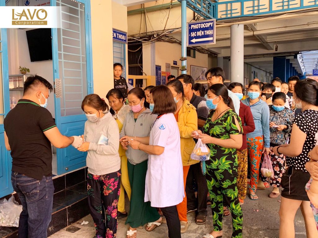 Lavo Tặng Miễn Phí Nước Rửa Tay Khô Cho Người Dân Phòng Dịch Virus Corona