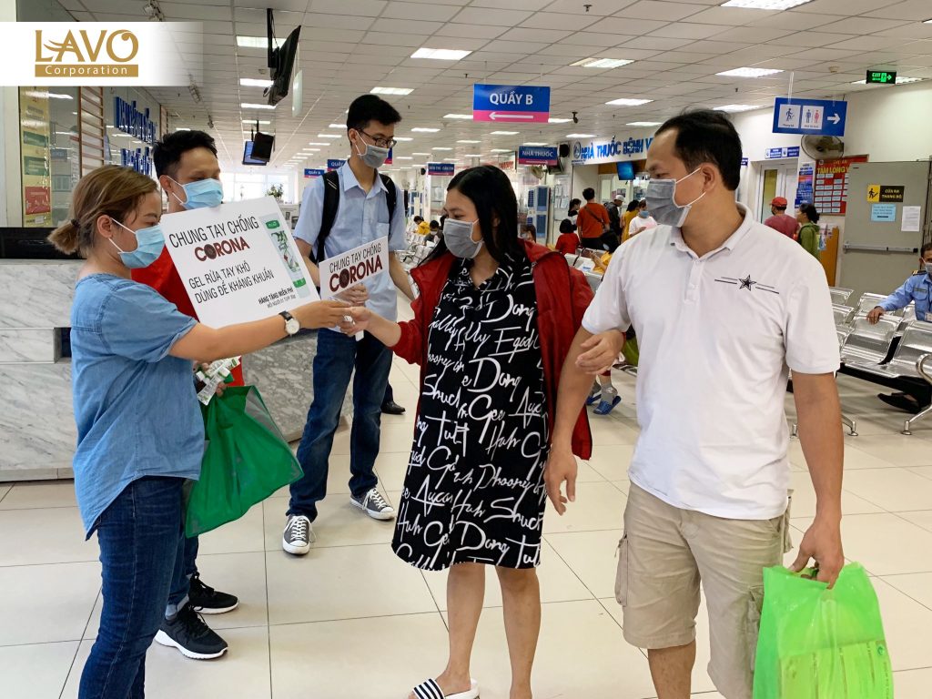 Lavo Tặng Miễn Phí Nước Rửa Tay Khô Cho Người Dân Phòng Dịch Virus Corona