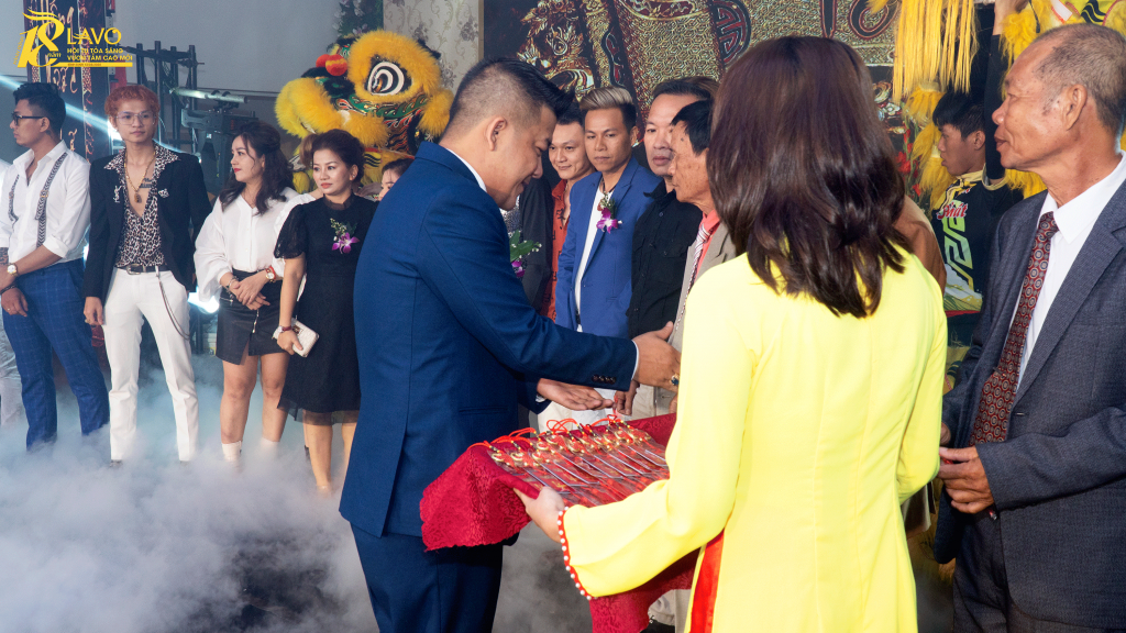 Lavo - Gio To Nganh Toc