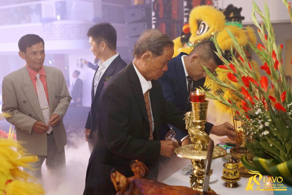 Lavo - Gio To Nganh Toc