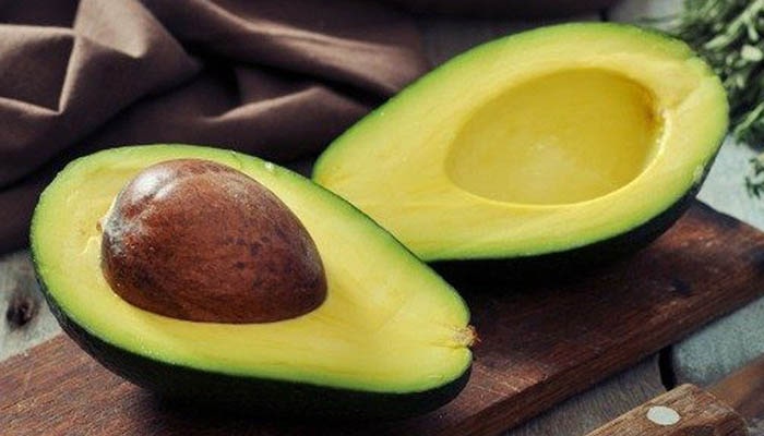 Hấp tóc với bơ giúp tóc dày hơn