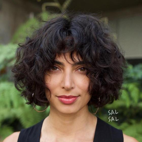 Nữ tính và cuốn hút thì chăc chắn là kiểu bob xoăn này đây