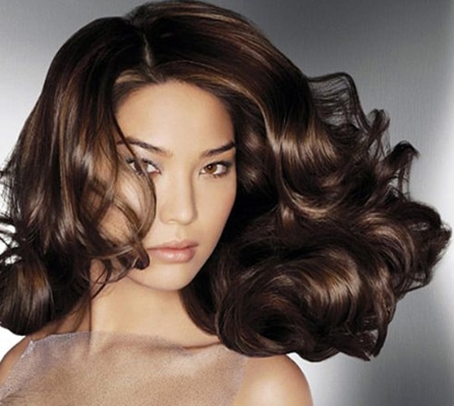 10 Cách chăm sóc tóc uốn xoăn chuẩn salon được chuyên gia chia sẻ