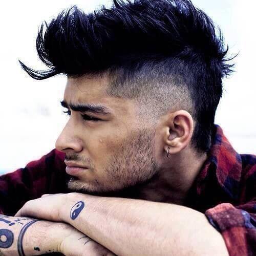 Bụi bặm với kiểu mohican để gáy