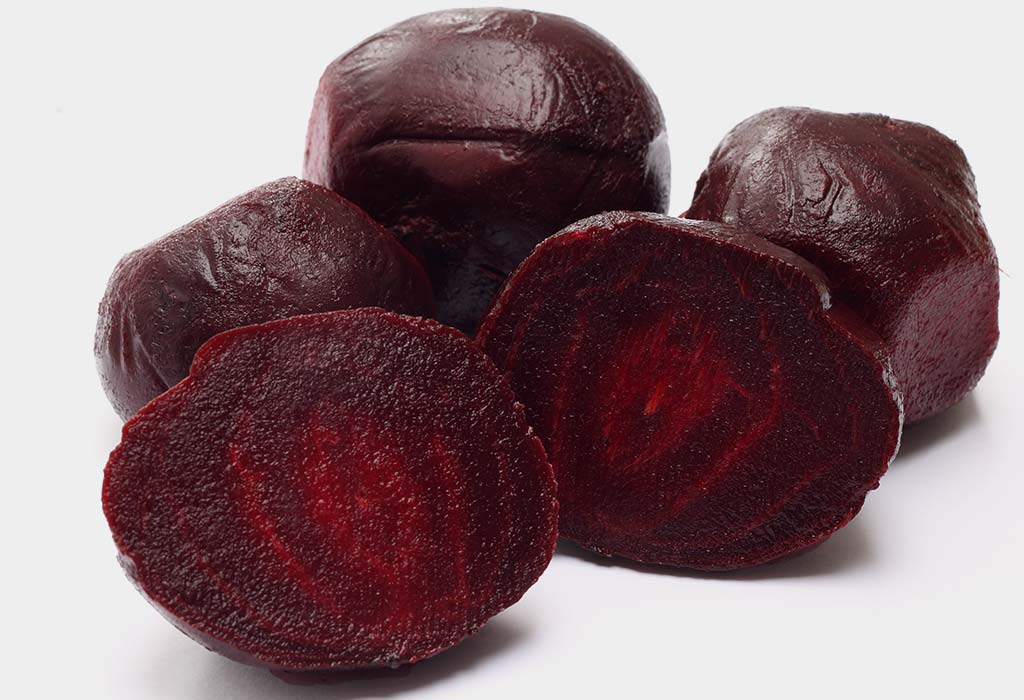 Tóc đen ánh đỏ tự nhiên và lạ mắt với củ dền