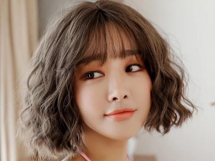 Kiểu tóc uốn ngắn gợn sóng trẻ trung