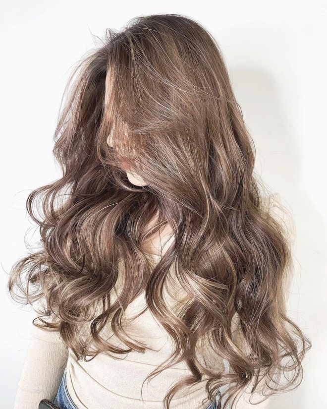 Tóc nhuộm chưa qua tẩy có thể uốn nhưng cần chăm sóc kỹ lưỡng