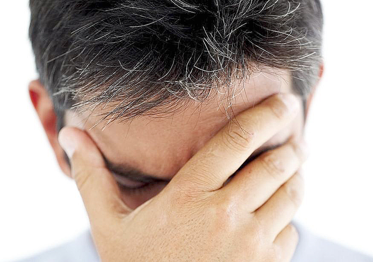 Một số thành phần có hại trong gel tạo kiểu cũng khiến tóc mau bạc sớm