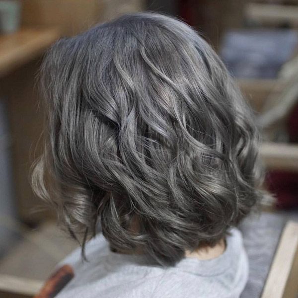 Tím than tông màu lạnh cho nàng thêm "ngầu"