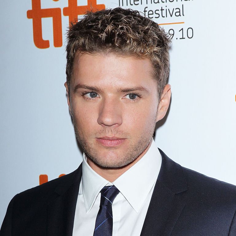 Ryan Phillippe với kiểu tóc xoăn phồng ngắn