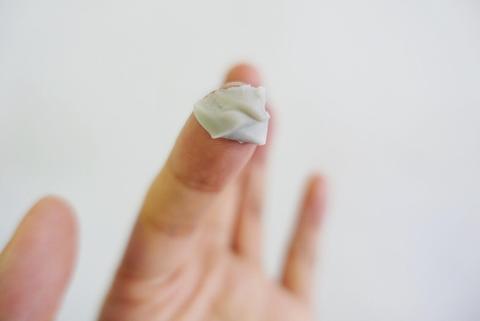 Chỉ sử dụng một lượng sáp nhỏ ở bước đầu tiên