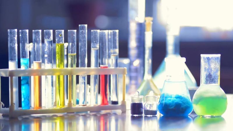 Thuốc nhuộm thông thường có chứa các hóa chất khắc nghiệt có thể gây hại cho tóc