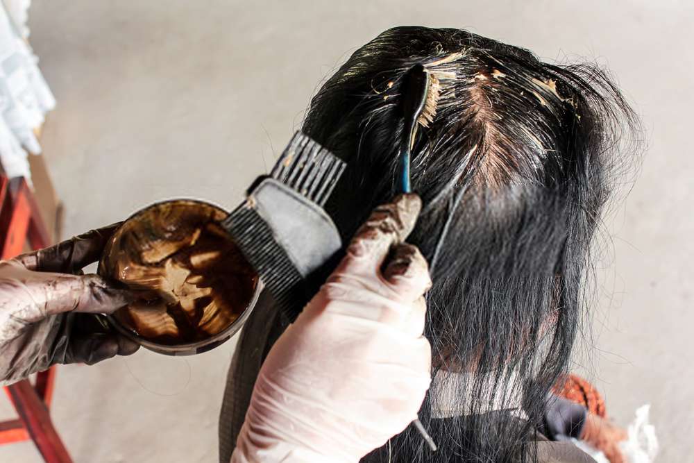 Thuốc nhuộm tóc phủ bạc chiết xuất thảo dược có hại không?