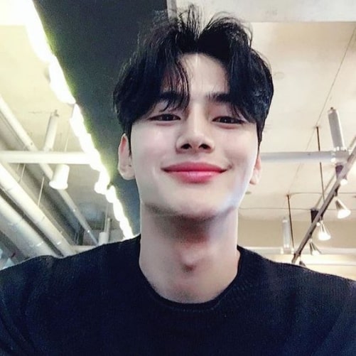 Cuốn hút với tóc uốn nam hai mái