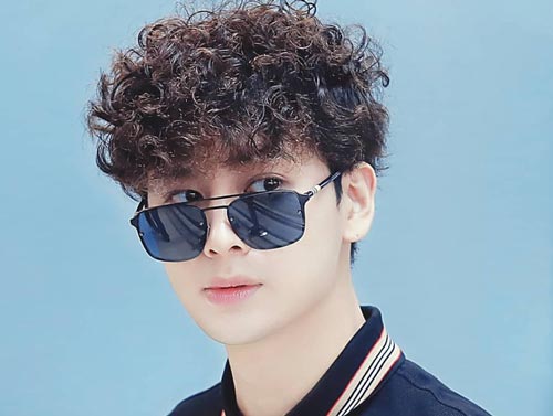 Cá tính và đáng yêu với kiểu uốn mì xù của nam