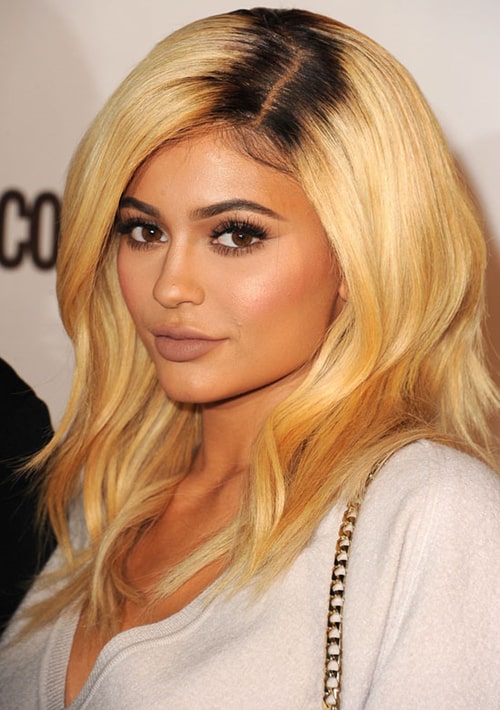 Tóc 2 - 3 khúc màu khiến tóc kém tươi tắn