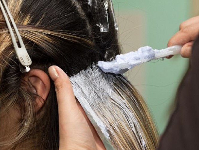 Nhuộm cân bằng – Cách nhuộm tóc 2 3 khúc màu đều trở lại